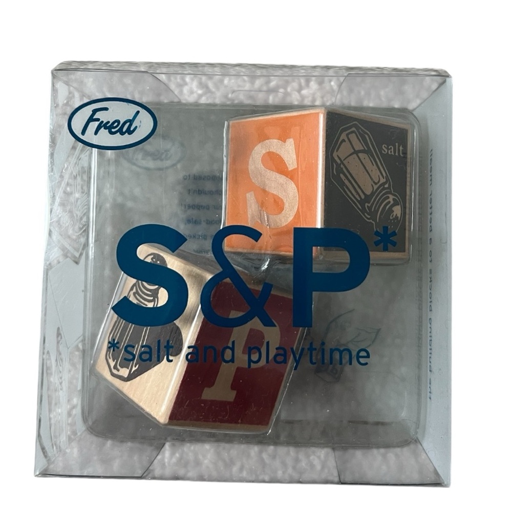 🧂GENUINE FRED: New in box, building block theme salt & pepper shakers.